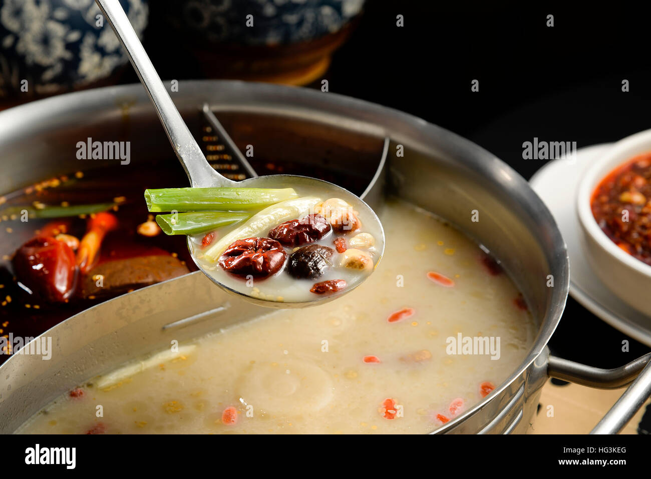 berekenen Iedereen limoen Restaurant of chinese fondue hi-res stock photography and images - Alamy