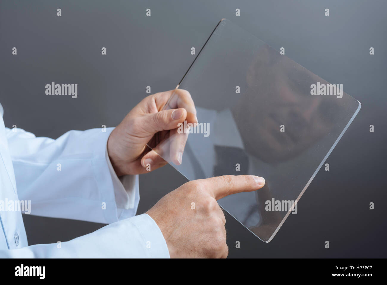Doctors hands special device hi-res stock photography and images - Alamy