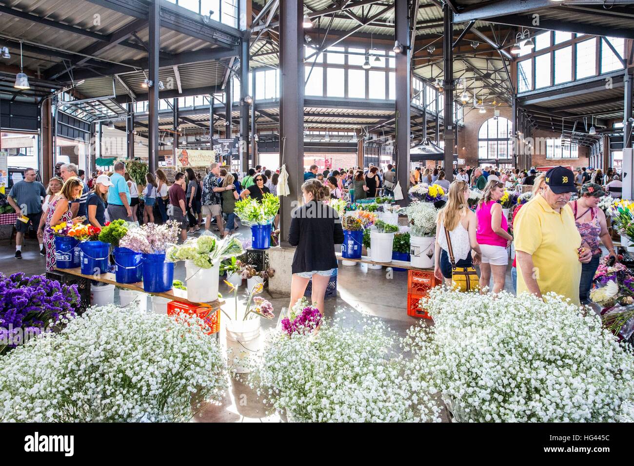 Fresh fruits and vegetables and lot of visitors on Detroit's Eastern