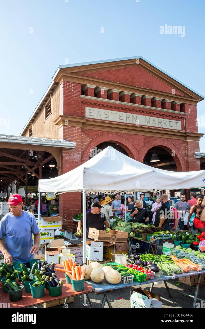 Fresh fruits and vegetables and lot of visitors on Detroit's Eastern