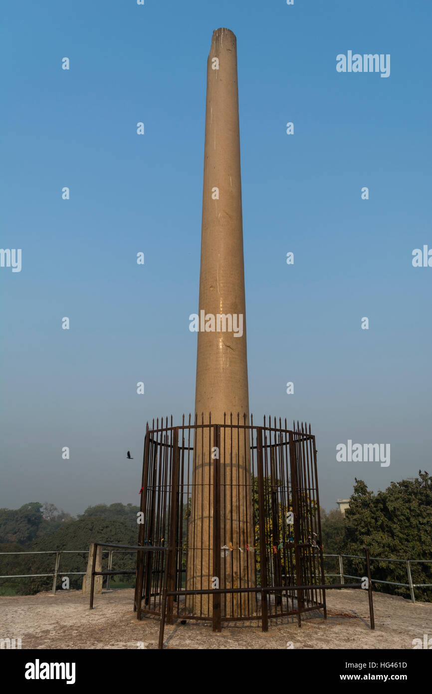Ashoka pillar in Feroz Shah Kotla Stock Photo Alamy