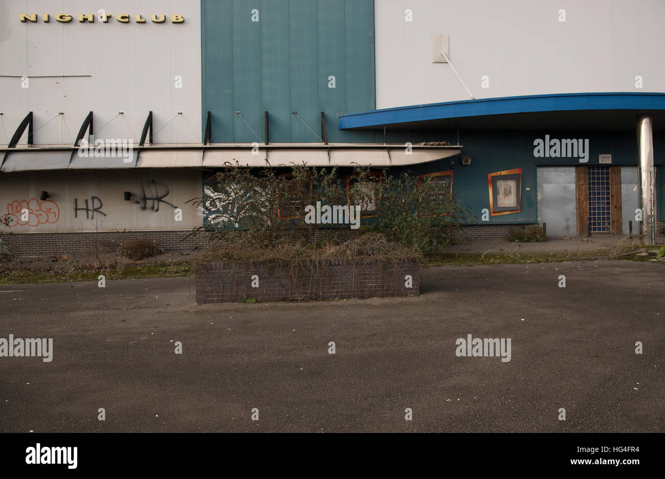 Abandoned car park uk hi-res stock photography and images - Alamy