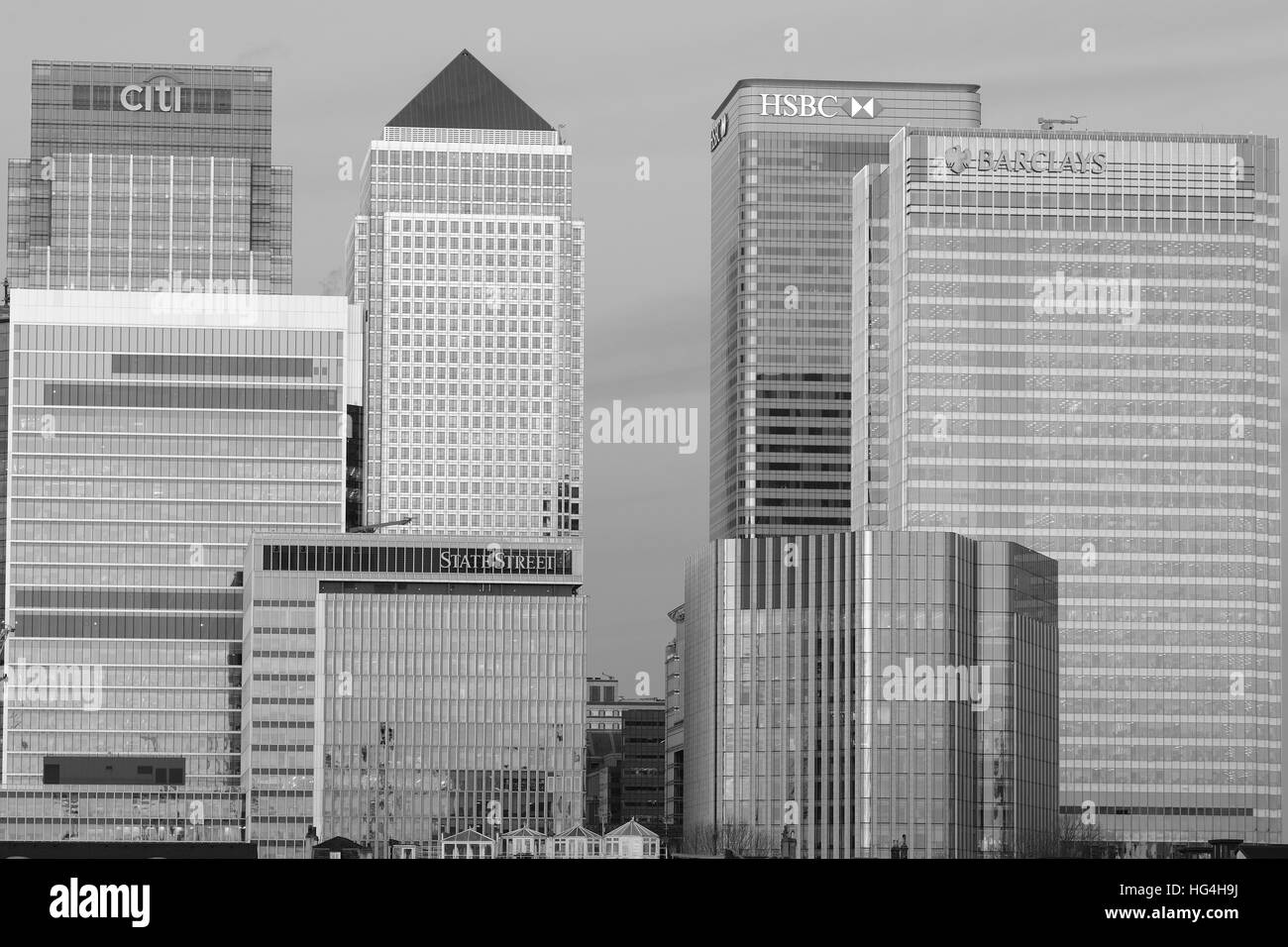 Kpmg Canary Wharf Black And White Stock Photos & Images - Alamy