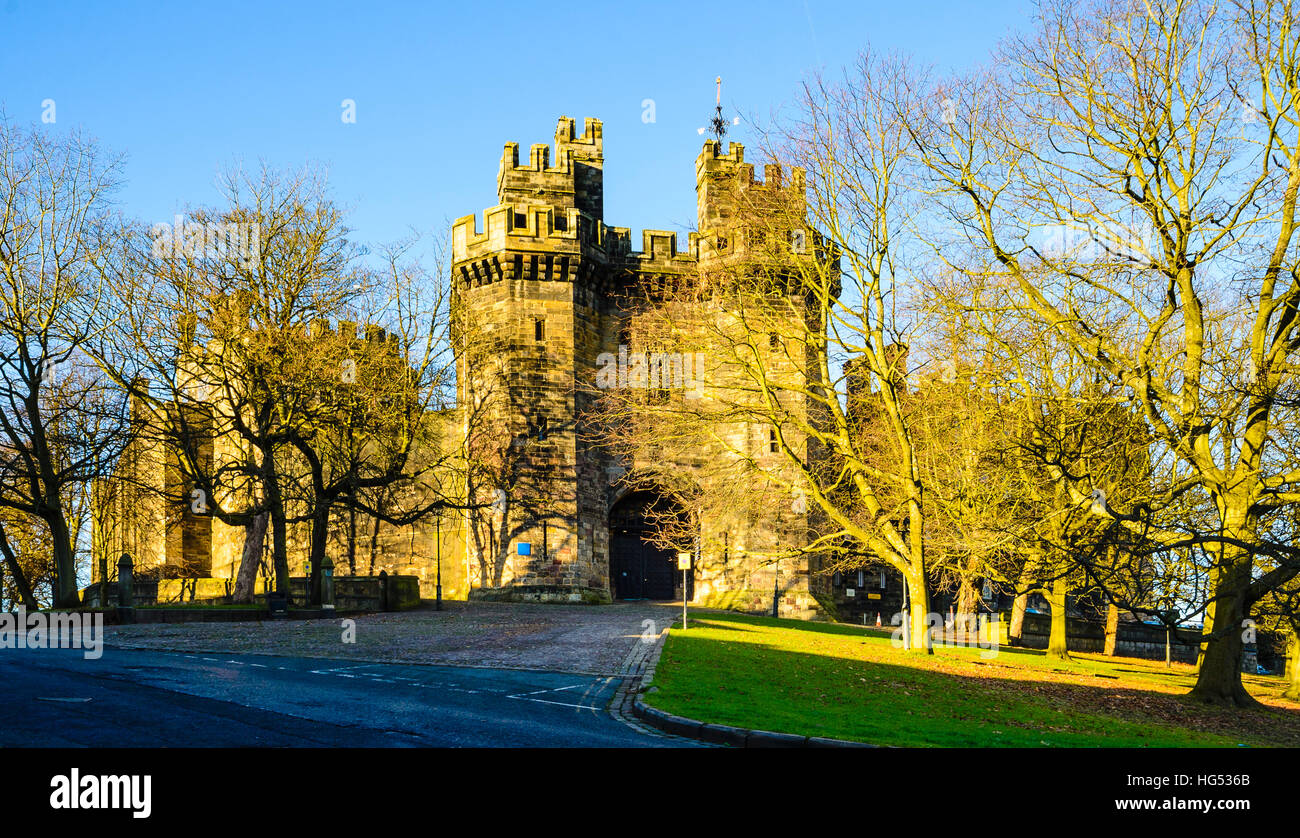 Lancaster Castle with John O’Gaunt’s Gate in the centre Stock Photo