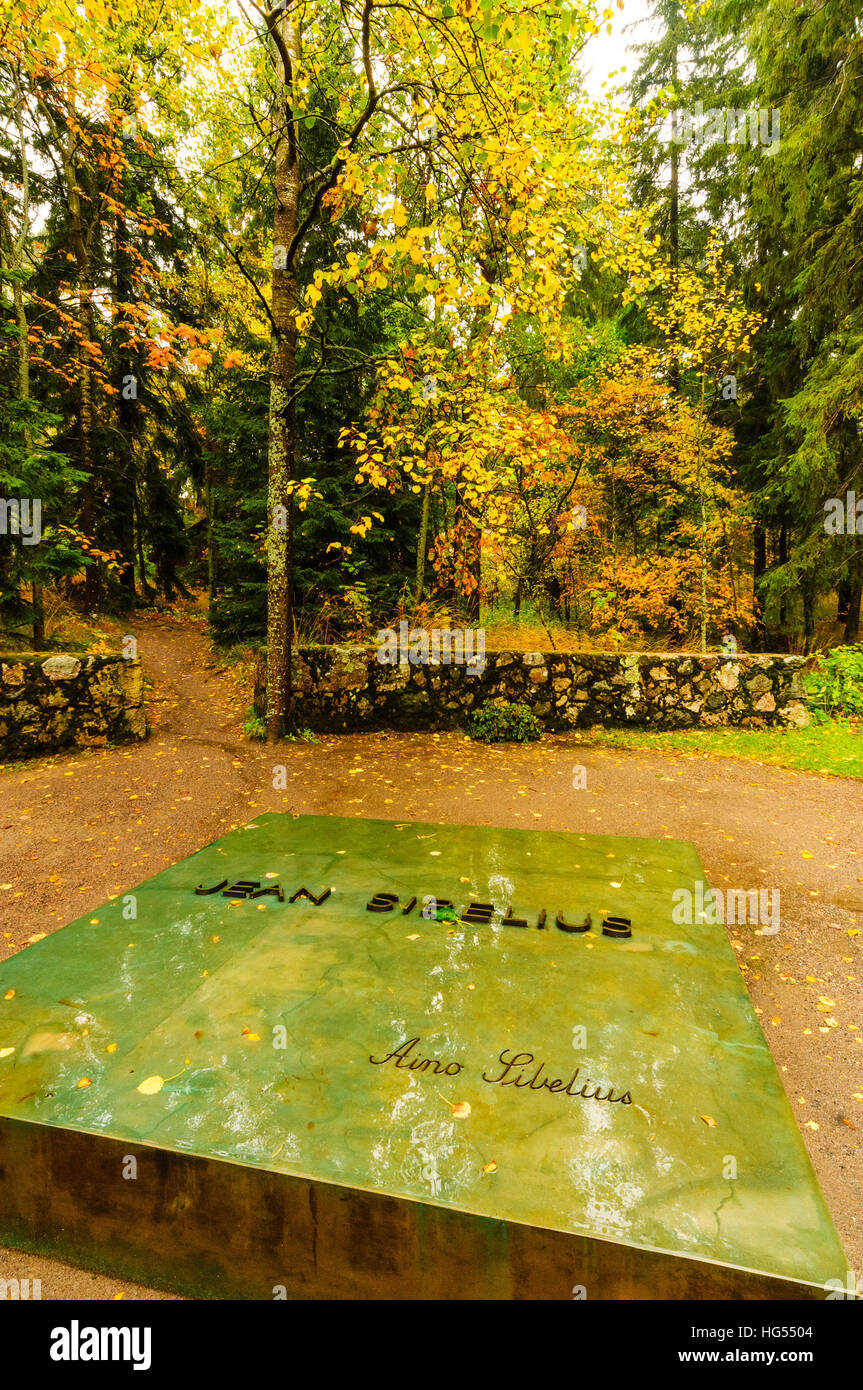 The grave of composer Jean Sibelius and his wife Aino in the garden of Ainola, their former home, at Järvenpää, Finland Stock Photo