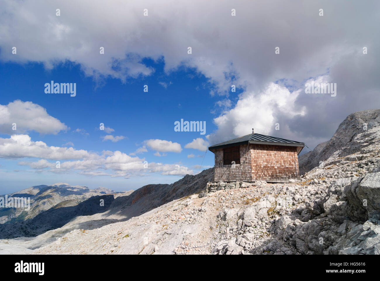 Berchtesgadener Alpen: bivouac hut in mountains Steinernes Meer, Tennengau, Salzburg, Austria Stock Photo