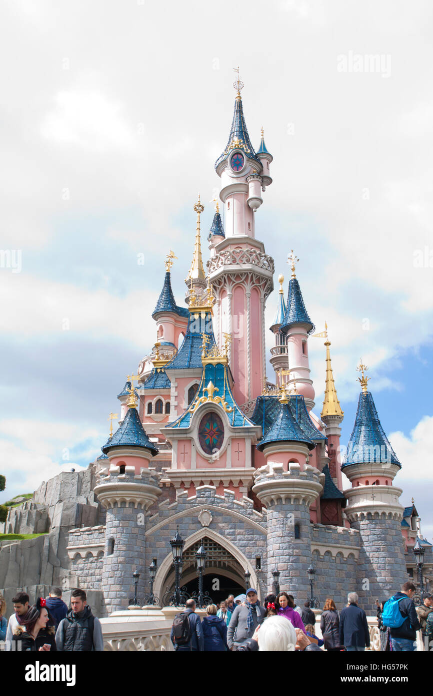 44-444297_disneyland-clipart-disney-summer-disneyland-paris-logo.png –  Welcome in the middle of nowhere