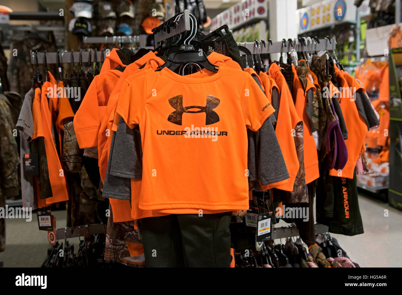 Under armour clothing hi-res stock photography and images - Alamy