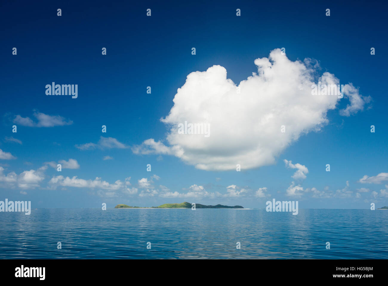 Very flat ocean, Mamanuca Islands, Fiji, South Pacific Stock Photo - Alamy