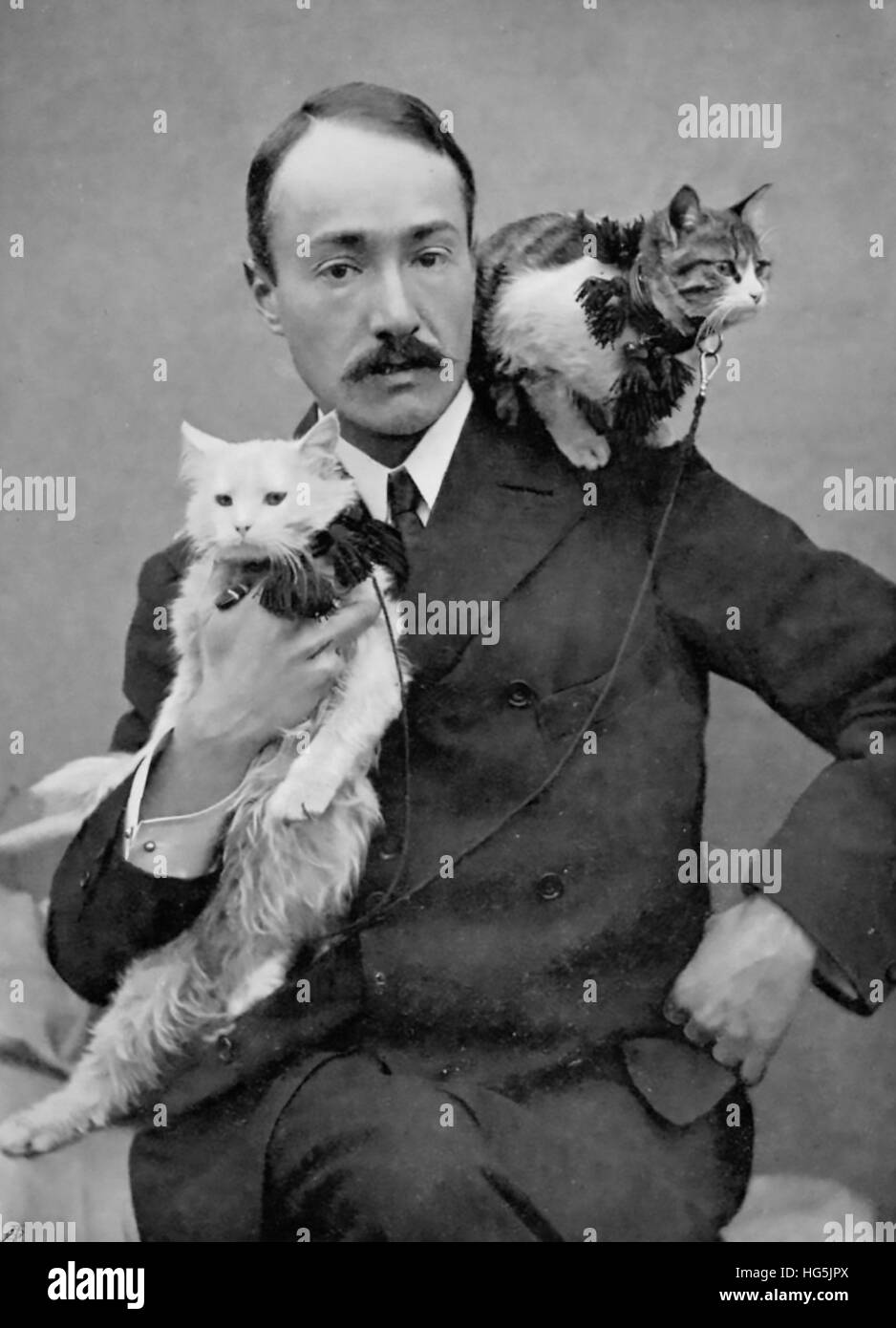 ARNOLD LANDOR (1865-1924) English explorer and travel writer with his cats about 1890 Stock Photo
