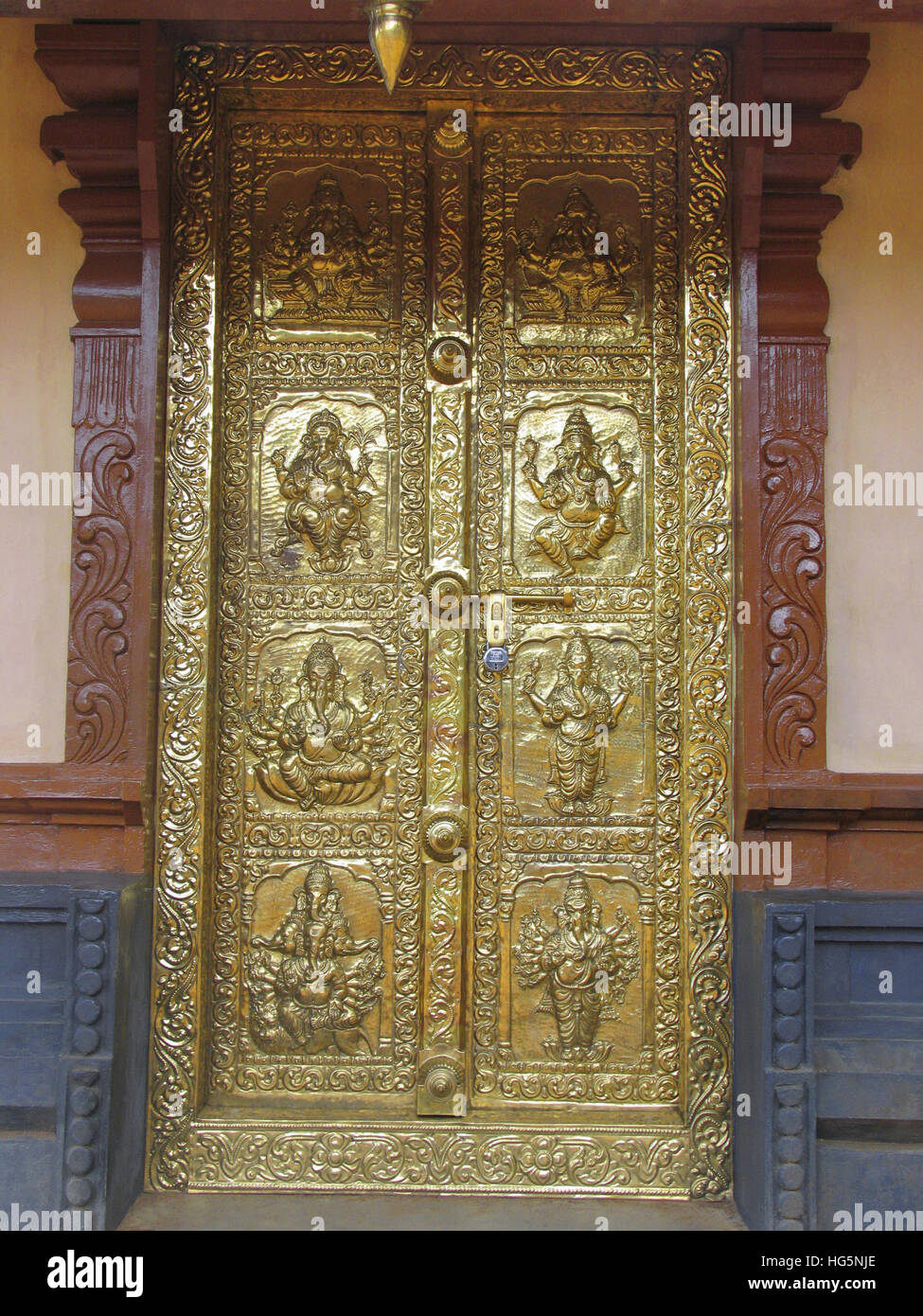 Kerala temple door hires stock photography and images Alamy