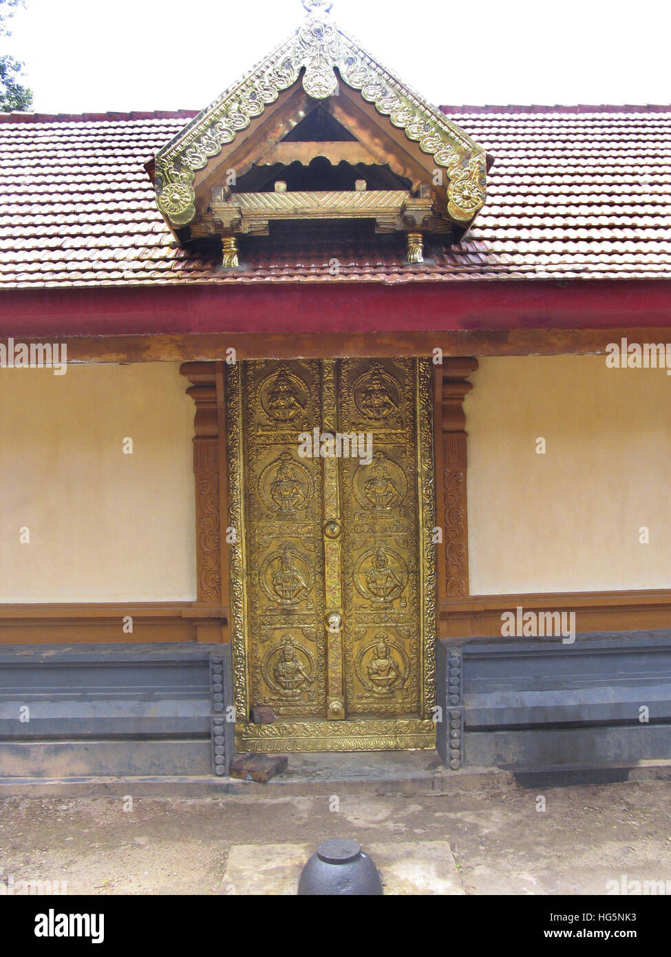 Kerala temple door hires stock photography and images Alamy