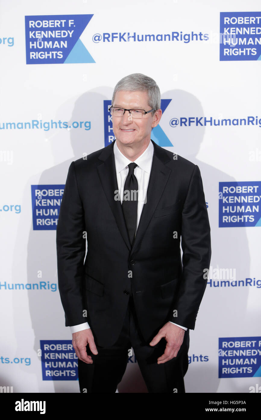 Apple CEO Tim Cook arrives at the 2015 Robert F. Kennedy Ripple Of Hope