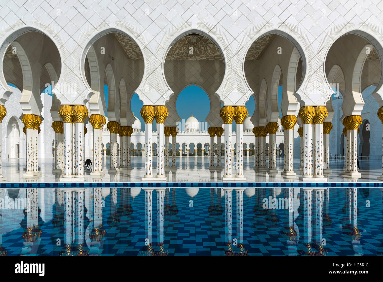 Inner courtyard of the Sheikh Zayed Mosque, Abu Dhabi, United Arab Emirates Stock Photo