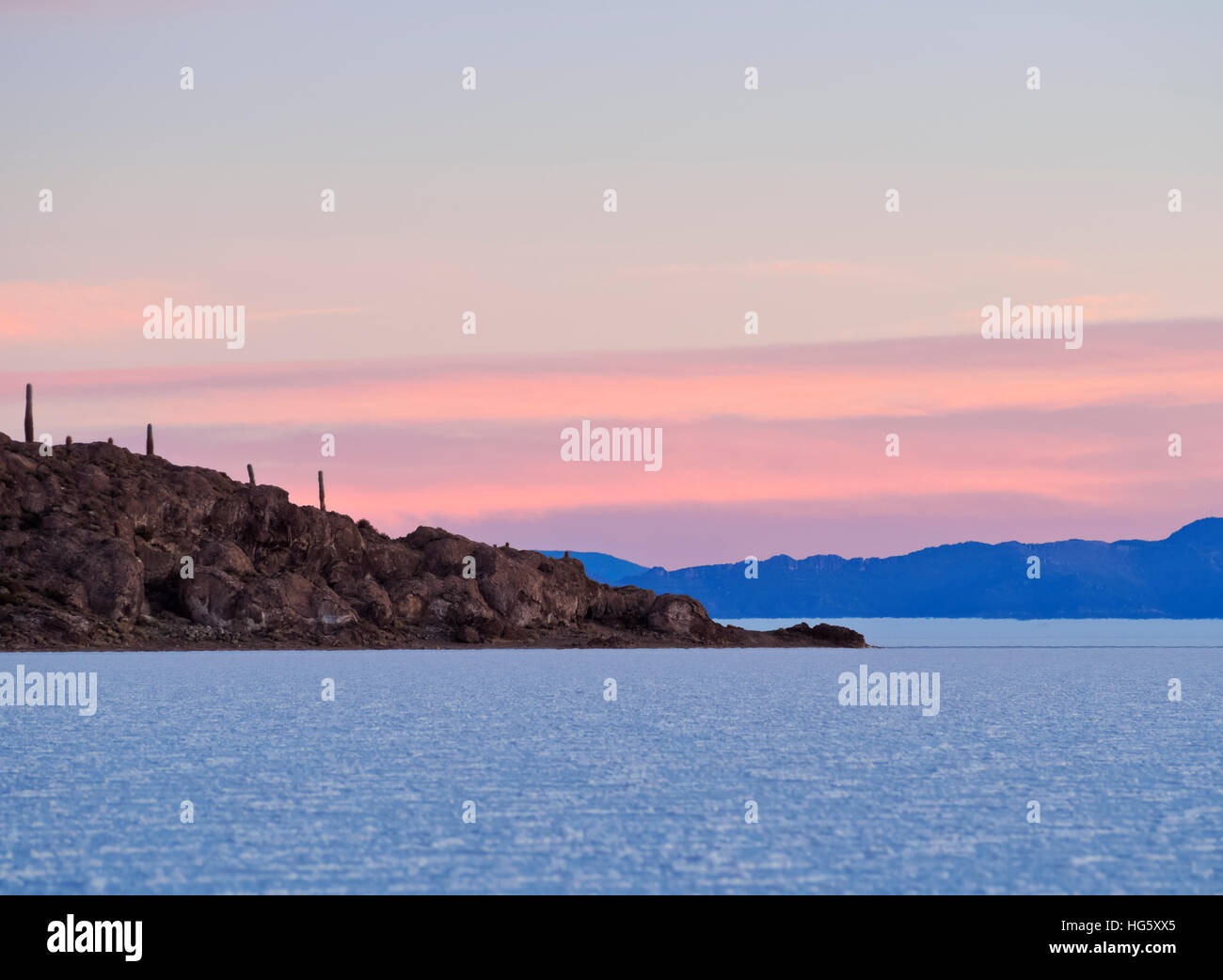 Bolivia, Potosi Department, Daniel Campos Province, Salar de Uyuni, View towards the Incahuasi Island at sunrise. Stock Photo