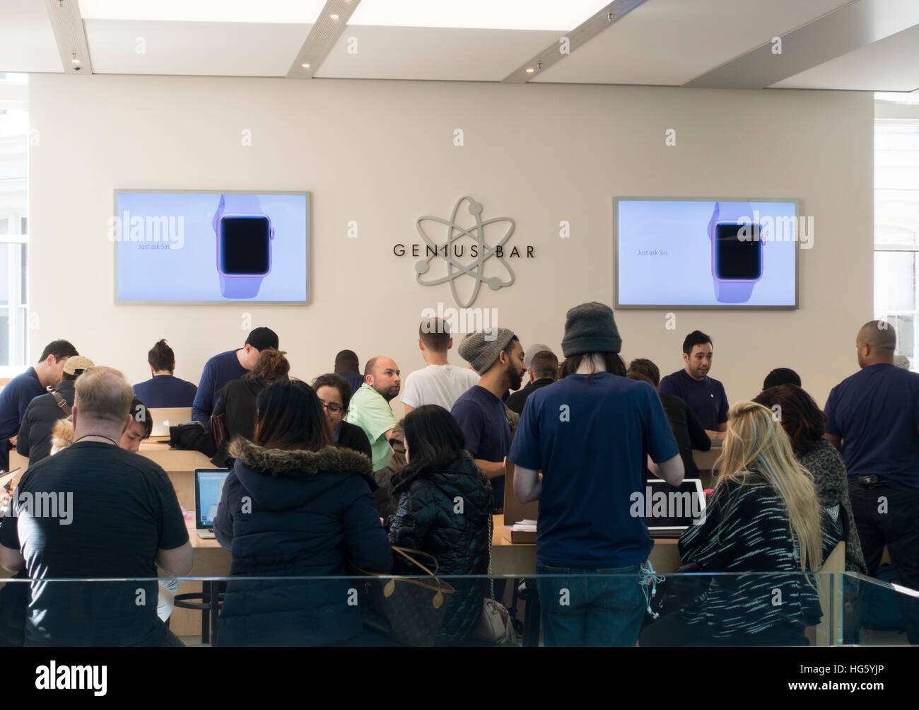 Apple Store Soho New York City Stock Photo Alamy