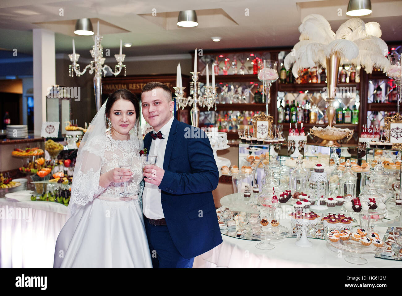 Wedding couple posed background wedding reception Stock Photo - Alamy