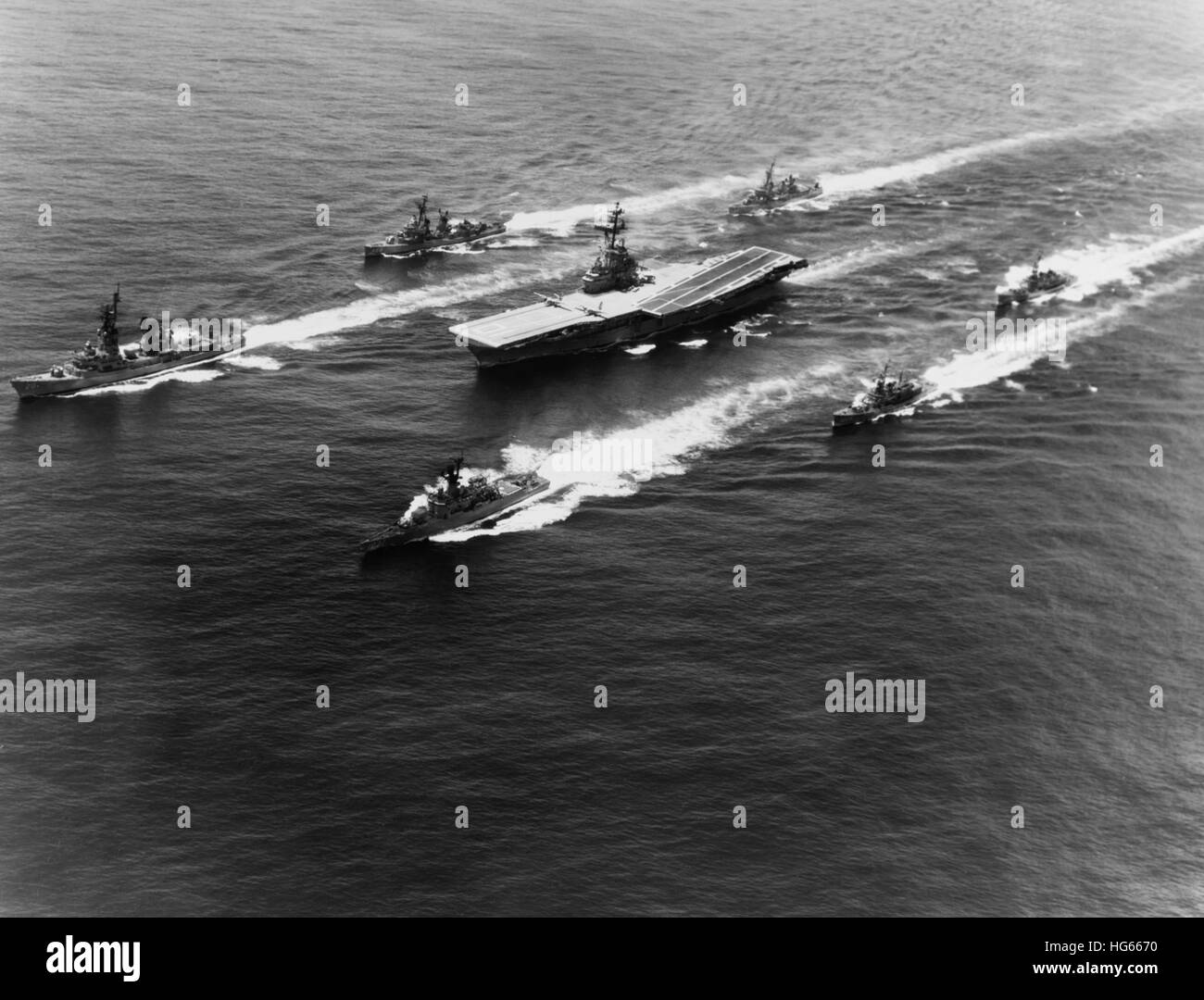 USS Yorktown surrounded by her escorts while en route to the United States, 1967. Stock Photo