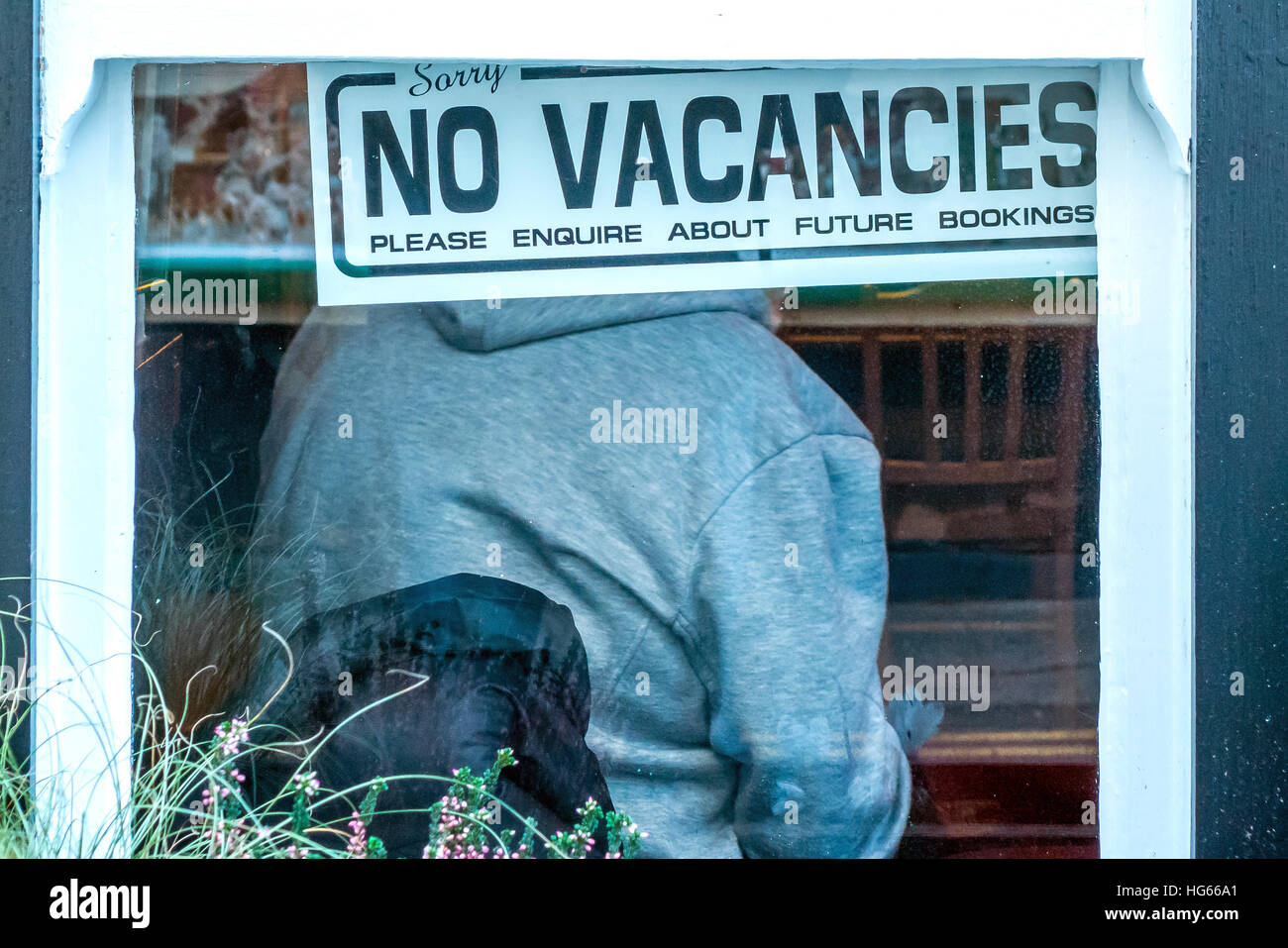 A no vacancy sign in a hotel window in Cornwall Stock Photo