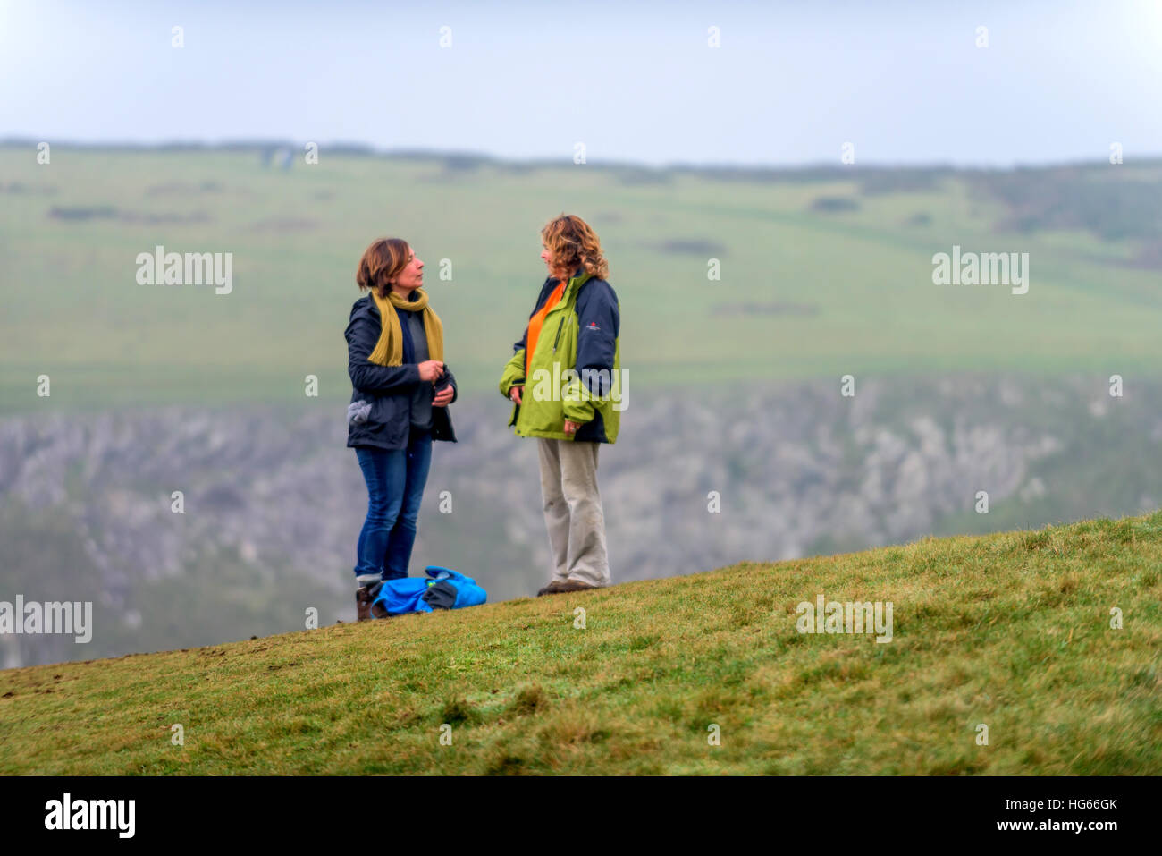 Two women on the South West Coastal Path in Cornwall Stock Photo
