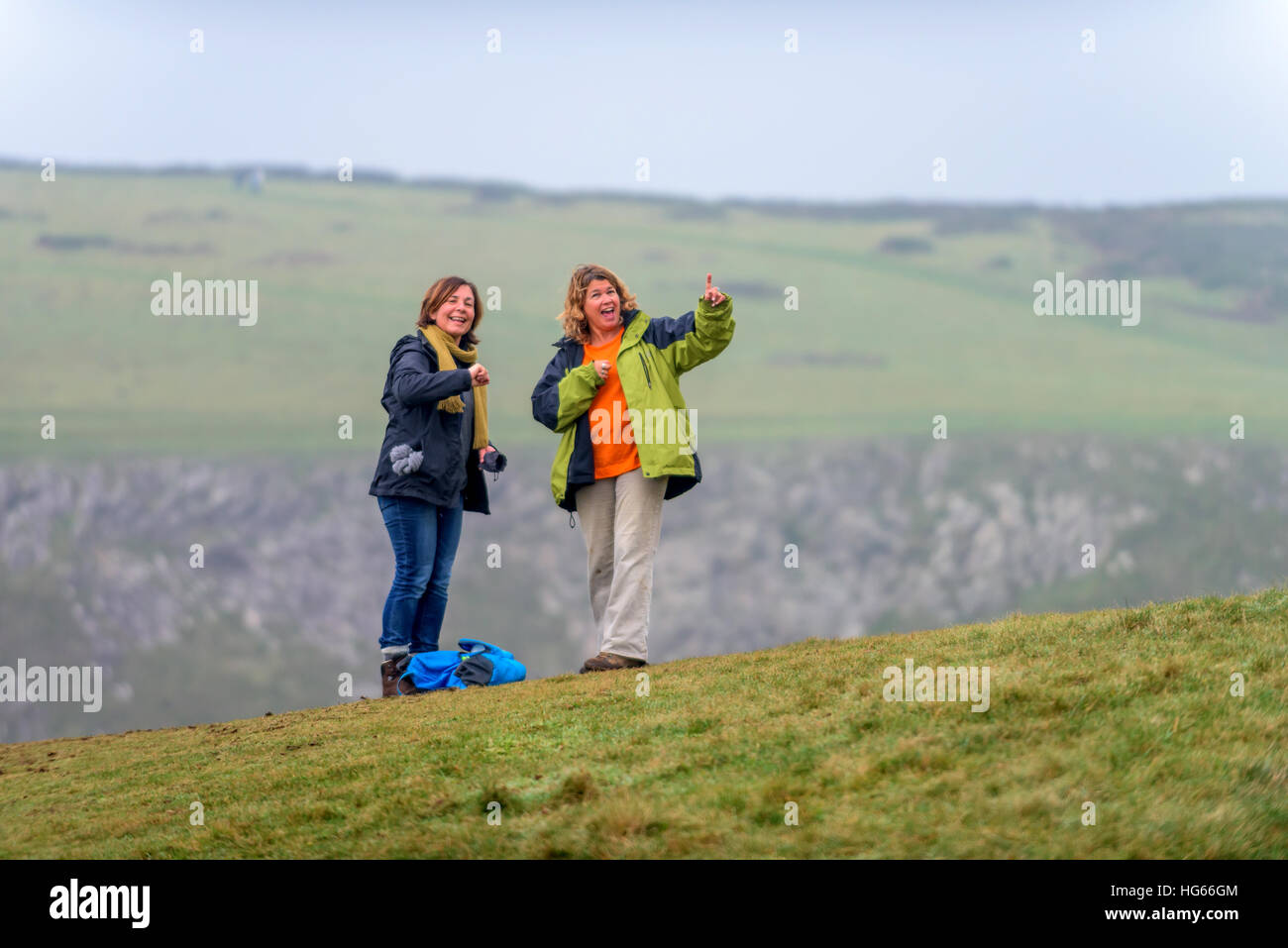 Two women on the South West Coastal Path in Cornwall Stock Photo