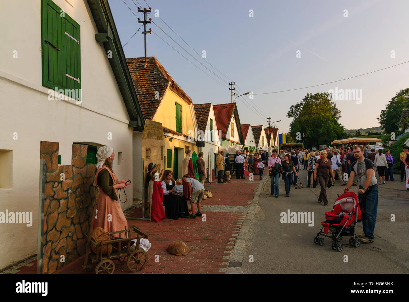 Falkenstein: Kellergasse (lane with wine cellars on one or both sides) Galgenberg with wine fields, wine festival, Weinviertel, Niederösterreich, Lowe Stock Photo