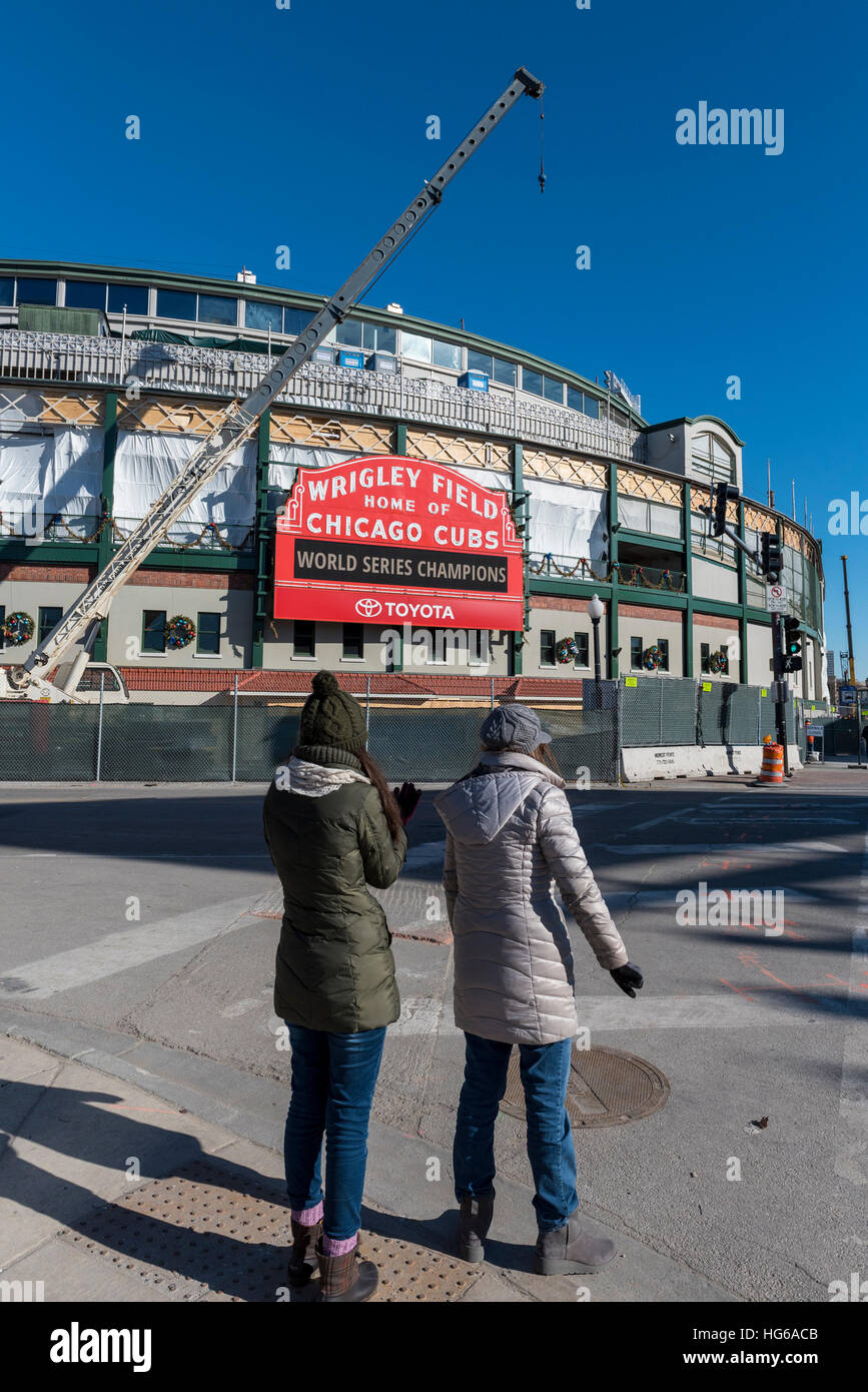 Chicago, USA. 4th Jan, 2017. Tourists view Wrigley Field, the home of baseball's Chicago Cubs, and current World Series Champions, which is currrently undergoing refurbishment and reconstruction. Works include construction of The Hotel Zachary as well as a new retail/entertainment complex at Addison & Clark. © Stephen Chung/Alamy Live News Stock Photo