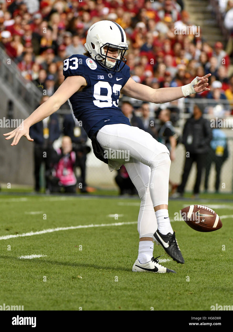 Pasadena, California, USA. 2nd Jan, 2017. Blake Gillikin of the Penn State Nittany Lions in action during a 52-49 loss to the USC Trojans in the 103rd Rose Bowl game in Pasadena, Ca. © John Pyle/ZUMA Wire/Alamy Live News Stock Photo