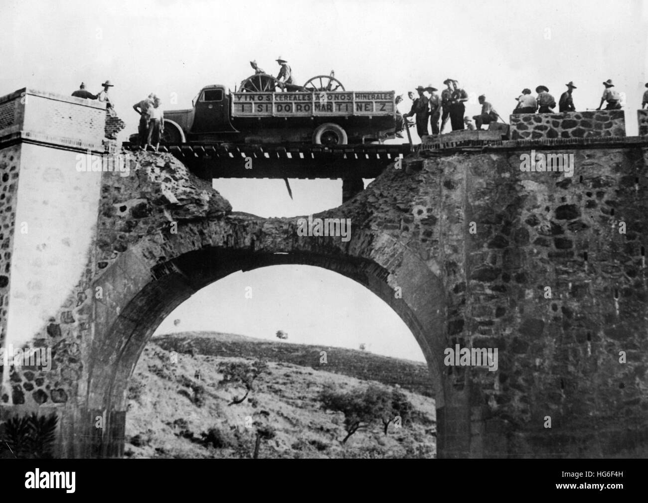 The Nazi propaganda picture shows the reconstruction of a destroyed bridge by Francos troops during the Spanish Civil War in Spain, 20 September 1936. Fotoarchiv für Zeitgeschichtee - NO WIRE SERVICE - | usage worldwide Stock Photo