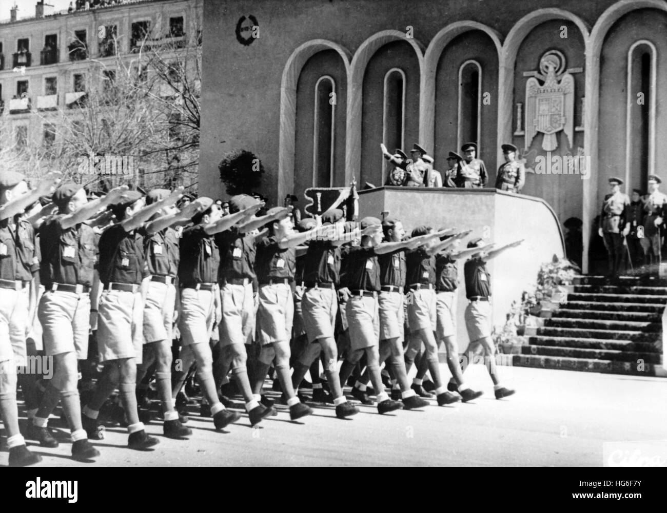 The Nazi propaganda picture shows the march of the fascist Falange Youth Movement in front of Spanish dictator Francisco Franco on a parade honoring the fourth anniversary of the victory of Francos troops during the Spanish Civil War in Madrid, Spain, 01 April 1943. Fotoarchiv für Zeitgeschichtee - NO WIRE SERVICE - | usage worldwide Stock Photo