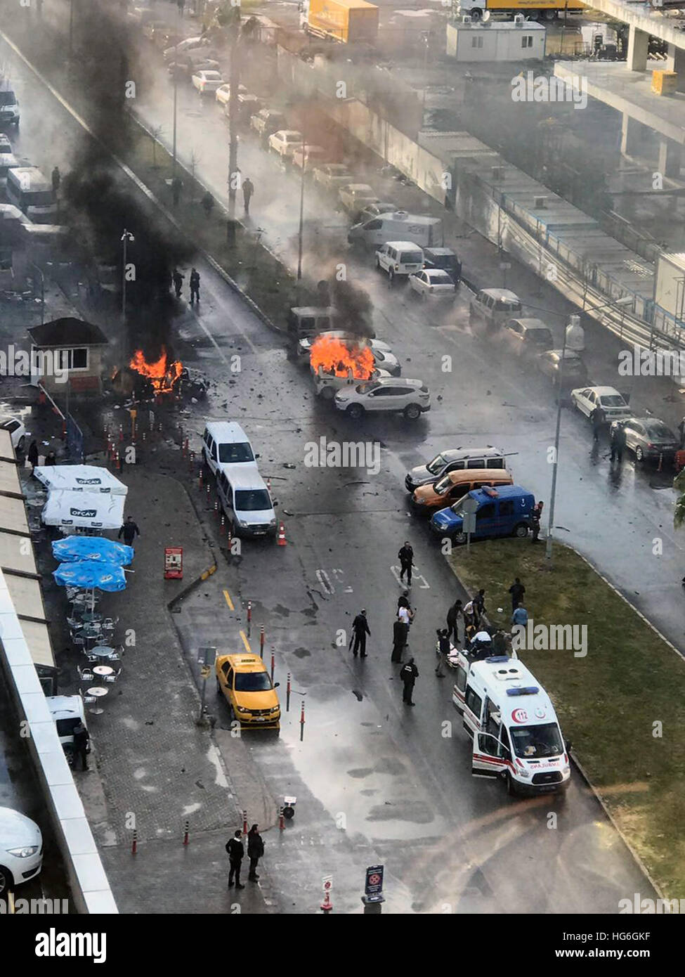 Izmir, Turkey. 5th Jan, 2017. Cars burn after a car bomb explosion in