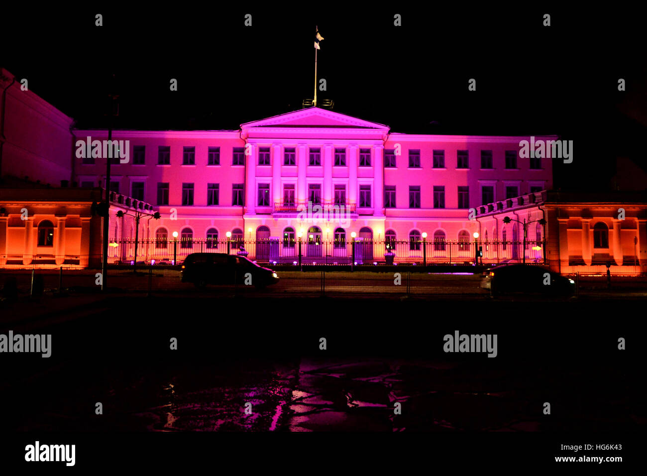 Helsinki, Finland. 5th Jan, 2017. The Presidential Palace is lit up during the 9th annual Lux Helsinki light festival in Helsinki, Finland, Jan. 5, 2017. The event was organized to offer light artworks and festival atmosphere at the darkest time of the year. © Sergei Stepanov/Xinhua/Alamy Live News Stock Photo