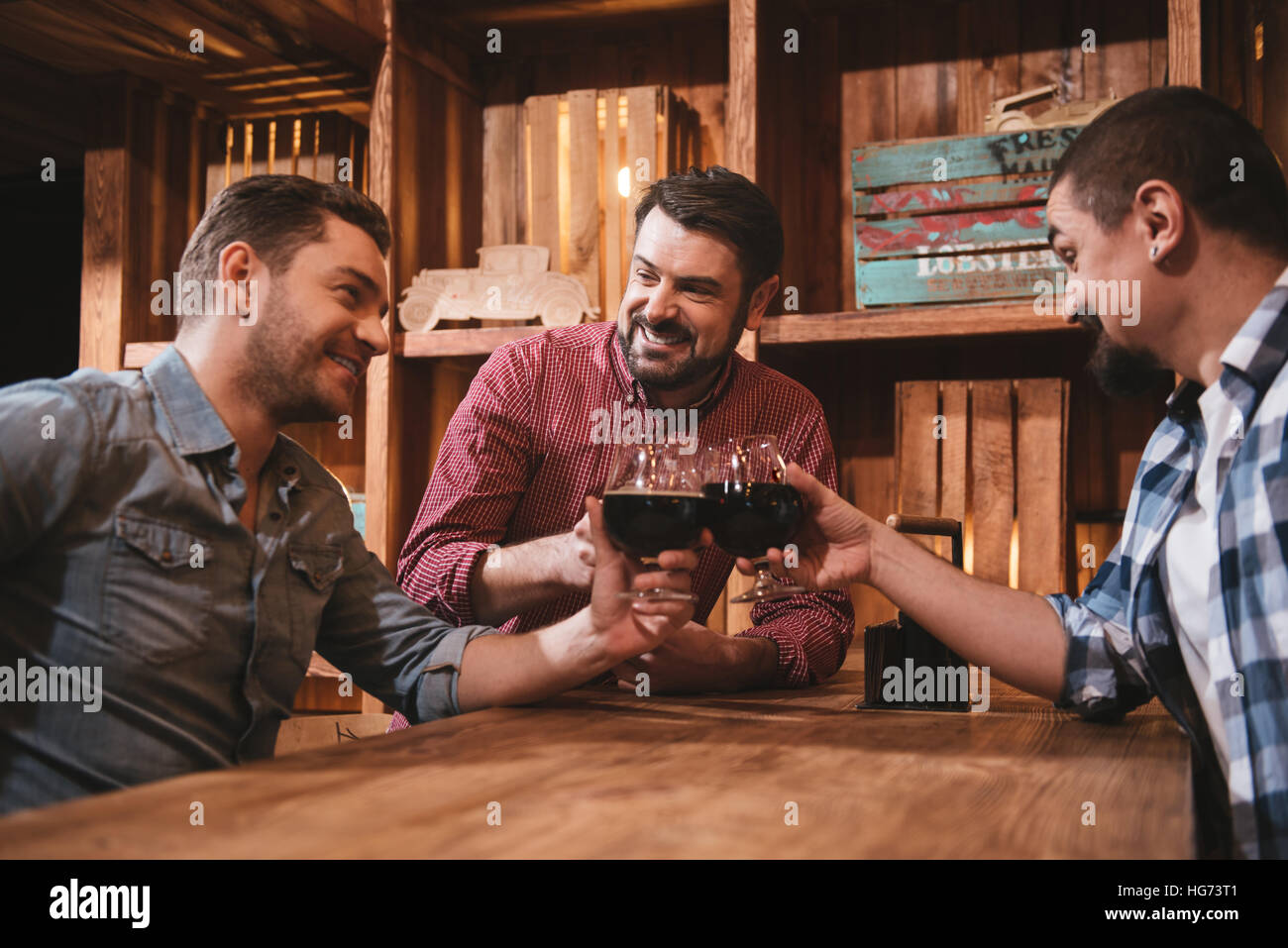 Men pint pub cheering hi-res stock photography and images - Alamy