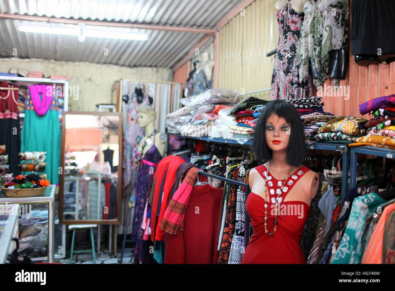 Mannequin in clothes shop Stock Photo Alamy