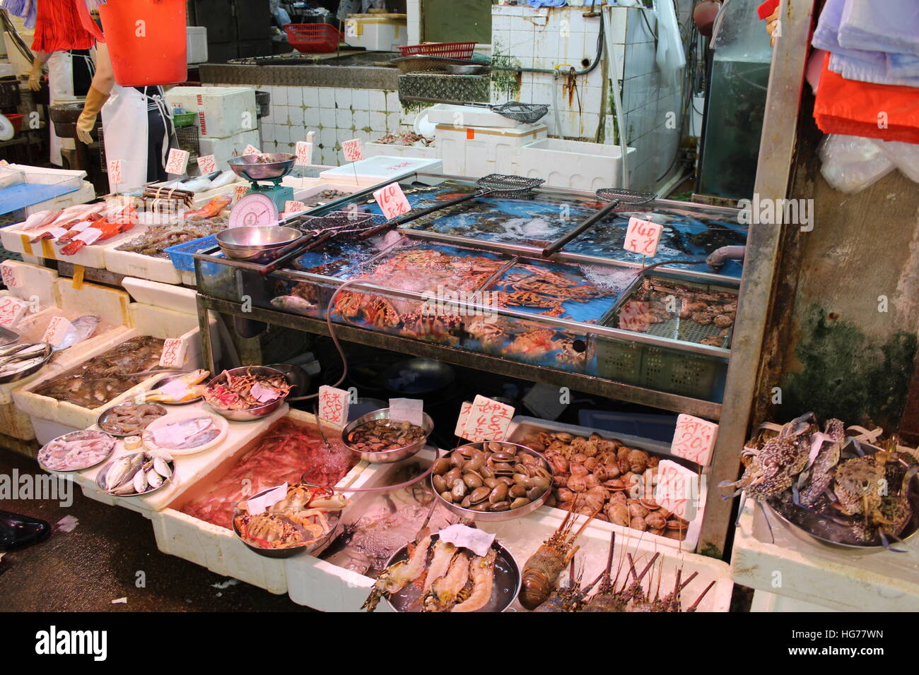 Fresh seafood for sale in Hong Kong Stock Photo - Alamy