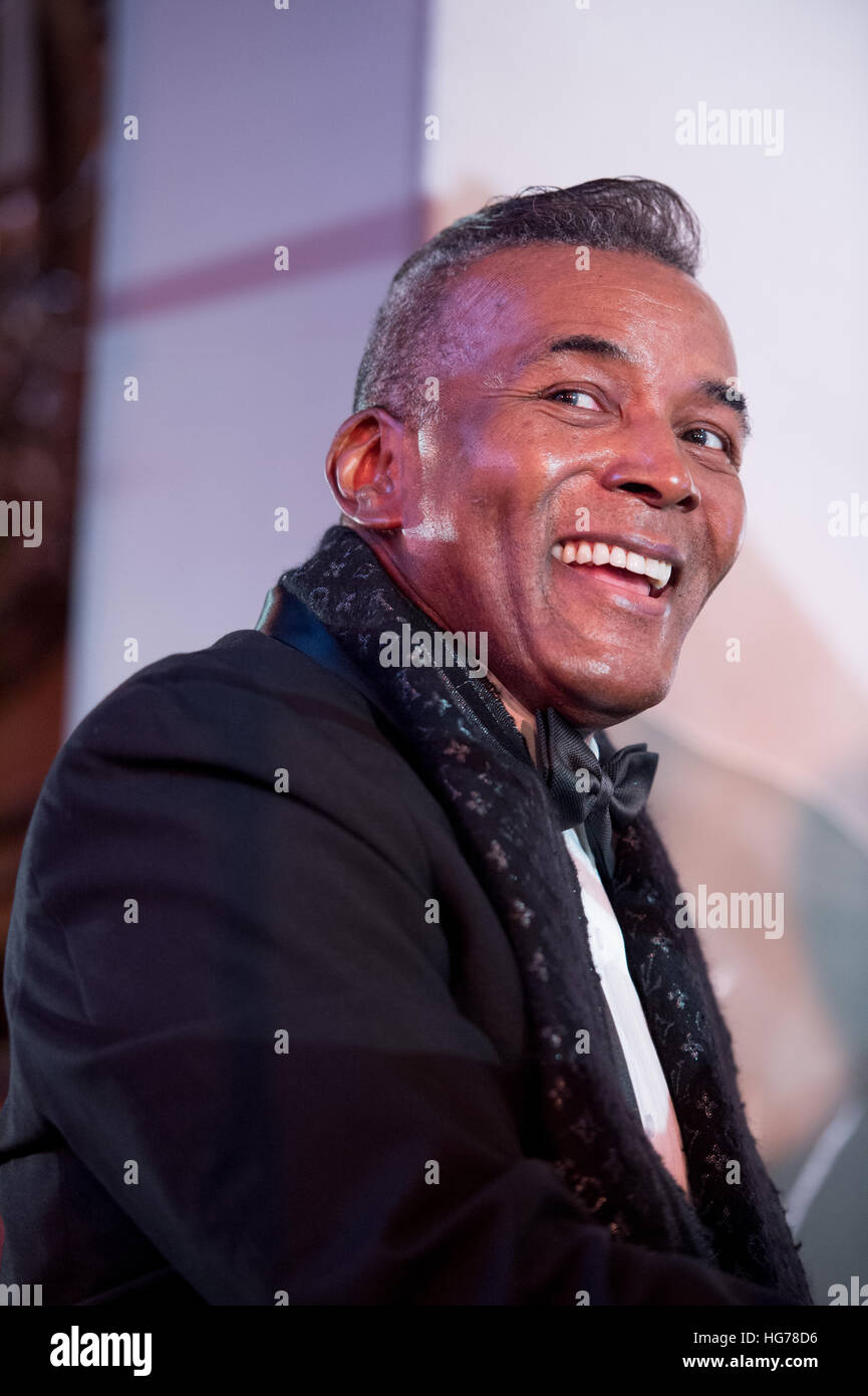 Grammy award nominated performer Howard McCrary leads the Vienna Boys academy in a song.The ÒHope for WildlifeÓ Gala Dinner to raise awareness for the Stock Photo