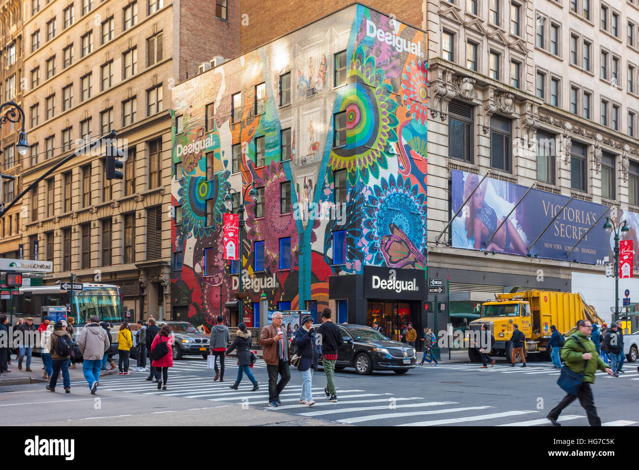 Desigual on Avenue of the Americas, (6th Ave) New York Stock Photo - Alamy