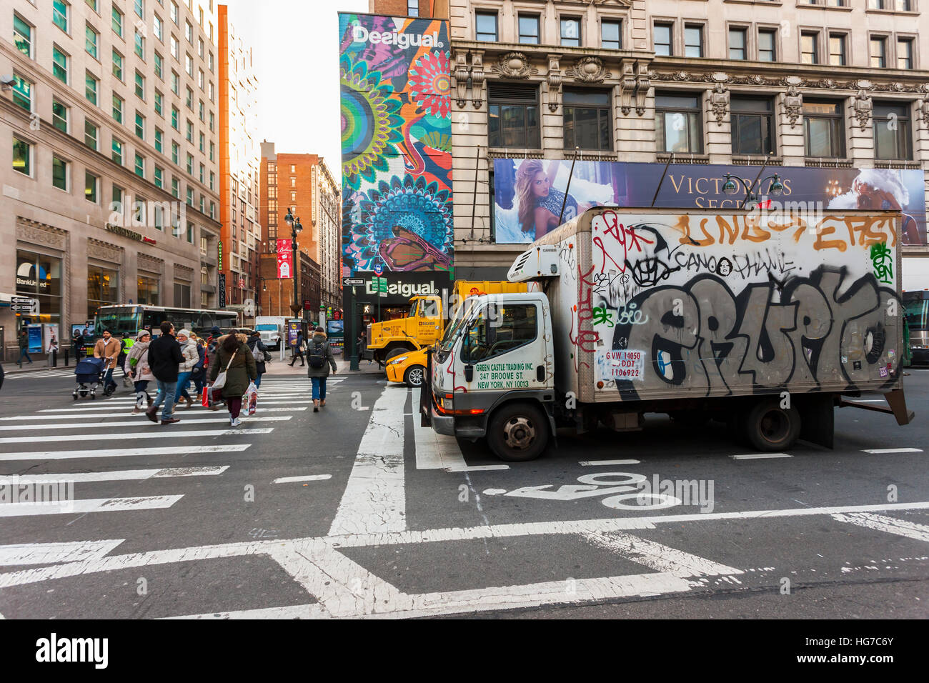 Desigual on Avenue of the Americas, (6th Ave) New York Stock Photo - Alamy