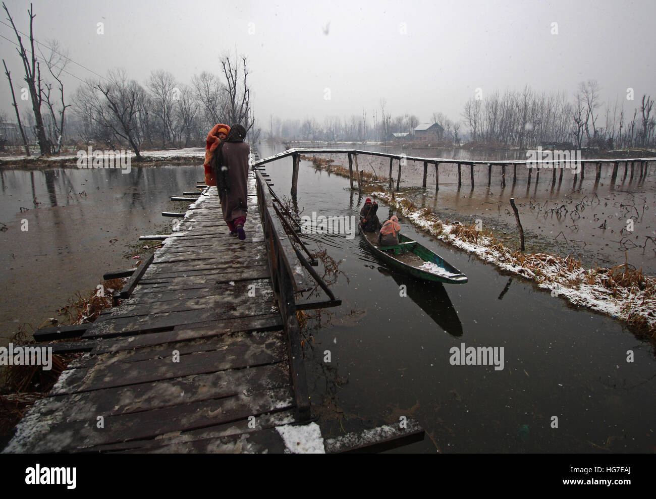 Srinagar, Kashmir. 05th Jan, 2017. A Kashmiri Muslim woman carrying her ...