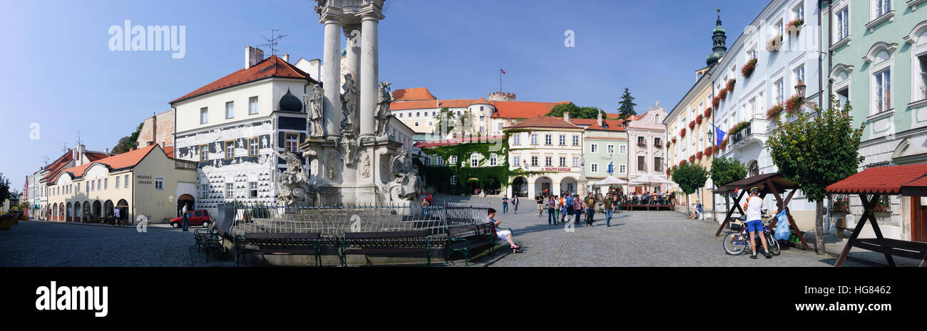 Mikulov (Nikolsburg): Main square with house to the knights (sgraffiti), trinity column and castle, , Jihomoravsky, Südmähren, South Moravia, Czech Stock Photo