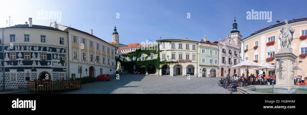 Mikulov (Nikolsburg): Main square with house to the Knights (Sgraffiti), Castle and Church St. Wenceslas (from left to right), , Jihomoravsky, Südmähr Stock Photo