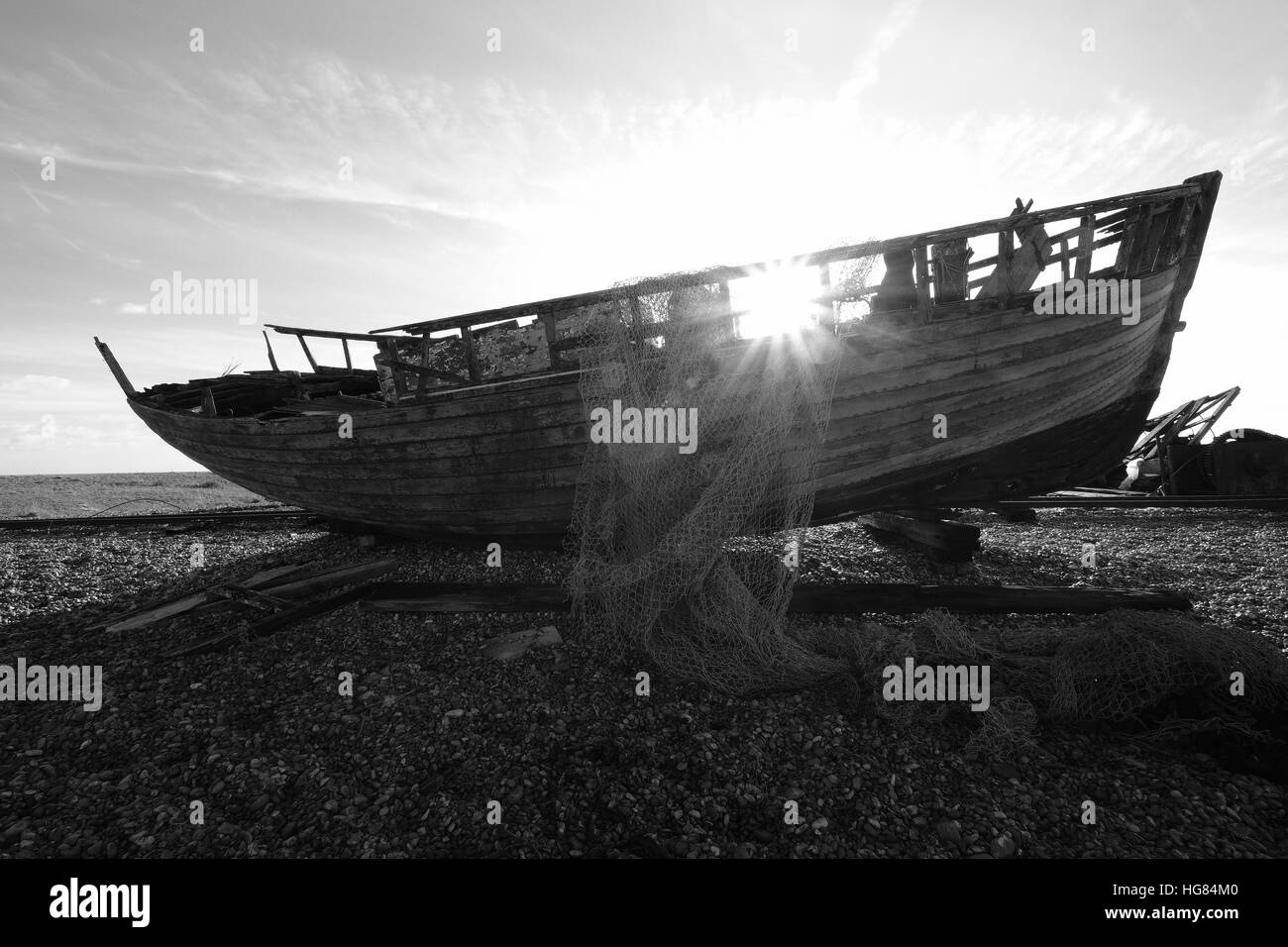 Derelict Old Fishing Boat Dungeness Stock Photo - Alamy