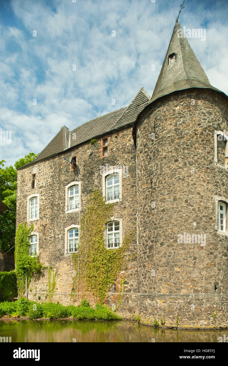 Deutschland, NRW, Städteregion Aachen, Eschweiler, Ortsteil Röthgen, Burg Röthgen, (Merötgen), niederrheinische Wasserburg aus dem frühen 16. Jahrhund Stock Photo