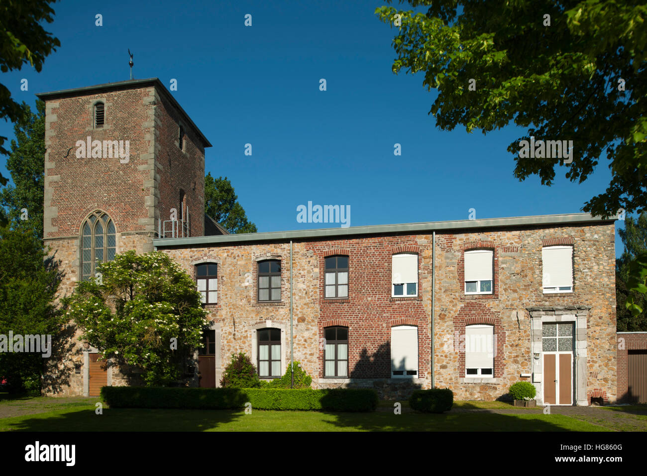 Deutschland, NRW, Städteregion Aachen, Eschweiler, Ortsteil Sankt Jöris, Rest des Klosterwohntrakts, beherbergt heute ein Kulturzentrum und Standesamt Stock Photo