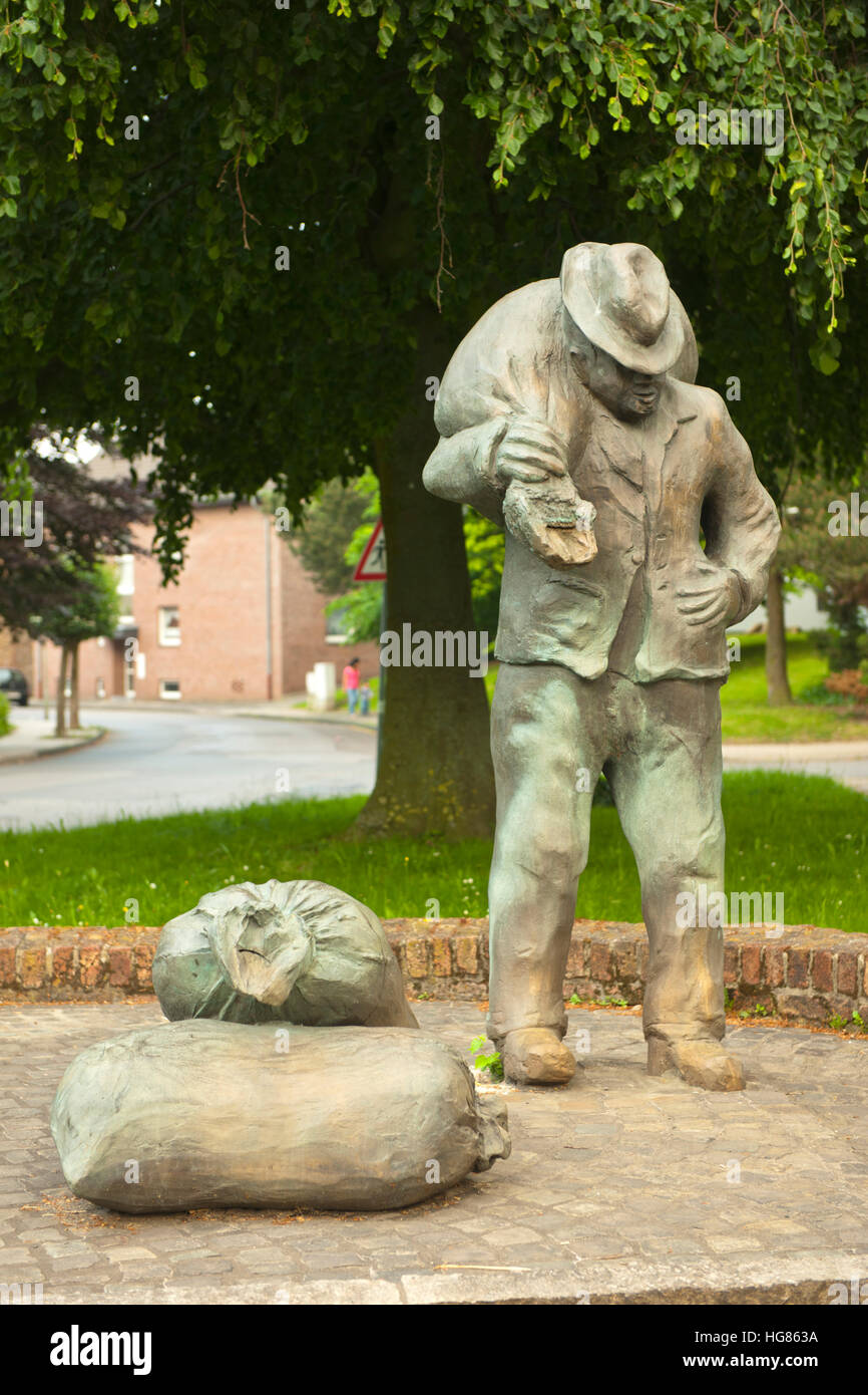 Deutschland, NRW, Städteregion Aachen, Eschweiler, Ortsteil Dürwiß, Kaafsack-Denkmal zwischen Broicher Hof und Drimborner Hof. Stock Photo