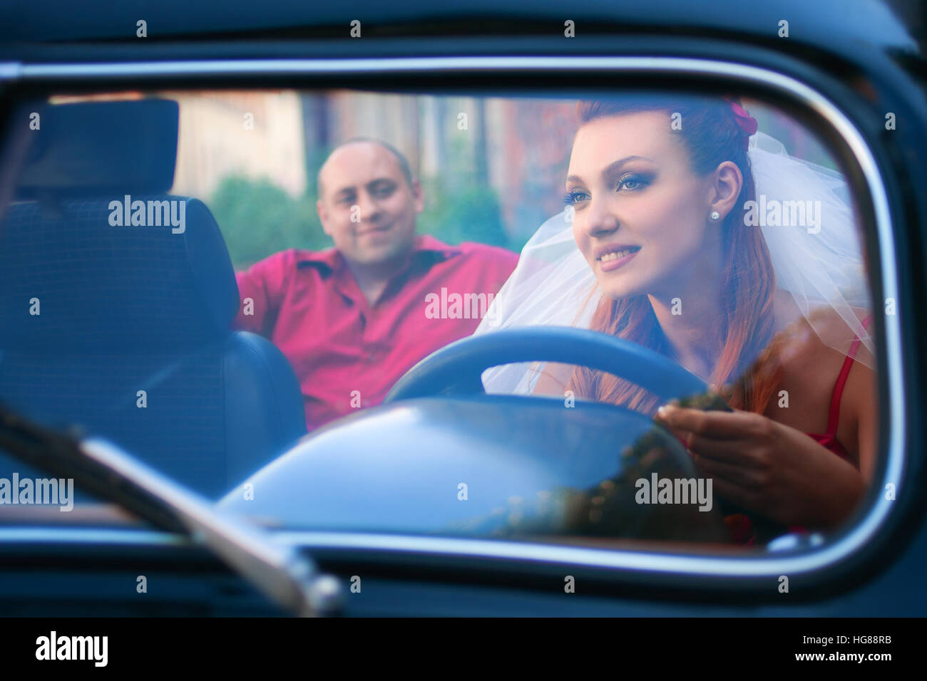 bride and groom in a retro car Stock Photo - Alamy