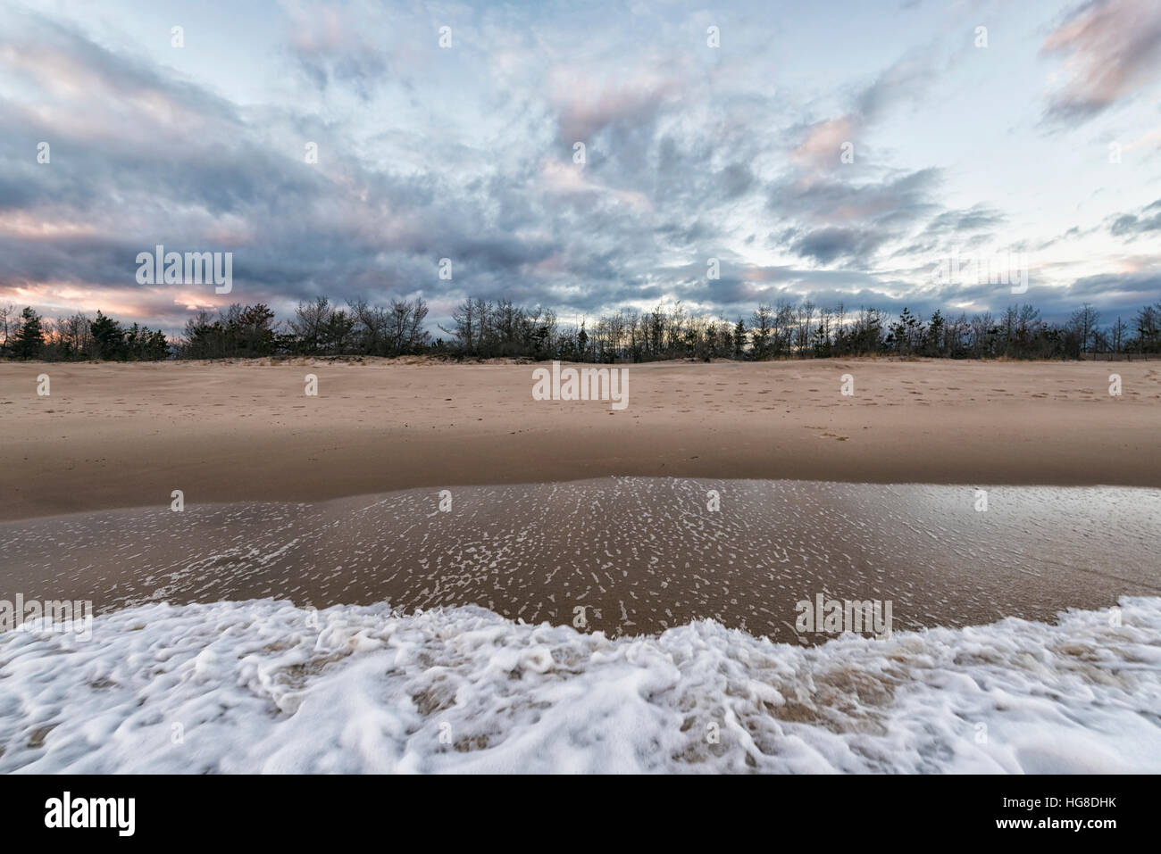 Reaching waves hi-res stock photography and images - Alamy