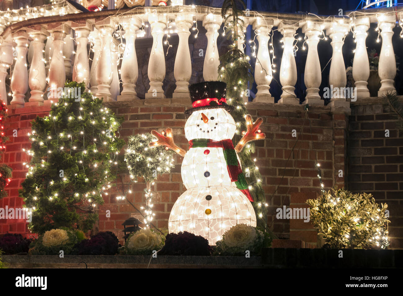 Christmas Lights displays in Maspeth , Queens Featuring View Where