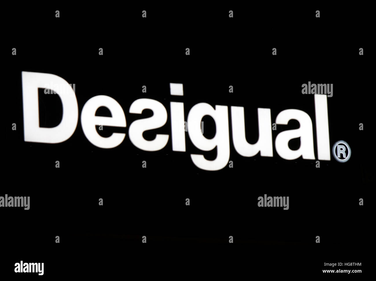 das Logo der Marke 'Desigual', Berlin. Stock Photo