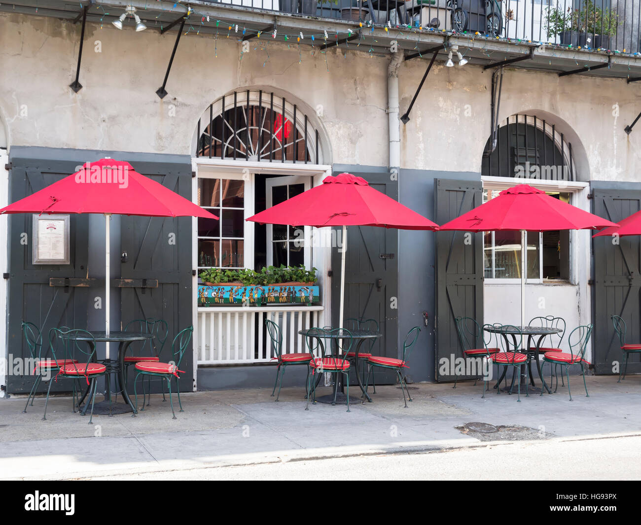 Outdoor restaurant café red umbrellas hi-res stock photography and ...